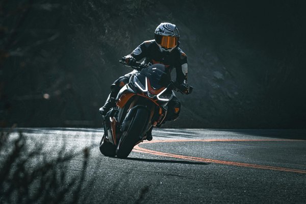 Ultimate Guide: A Detailed Step-by-Step Plan for Replacing the Fuel Filter in Your British Diesel Truck